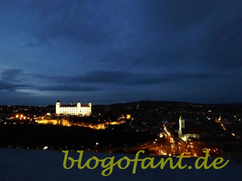 Bratislava – Die moderne pulsierende Stadt am Ufer der Donau 49 K800 Bratislava Nacht Schloss