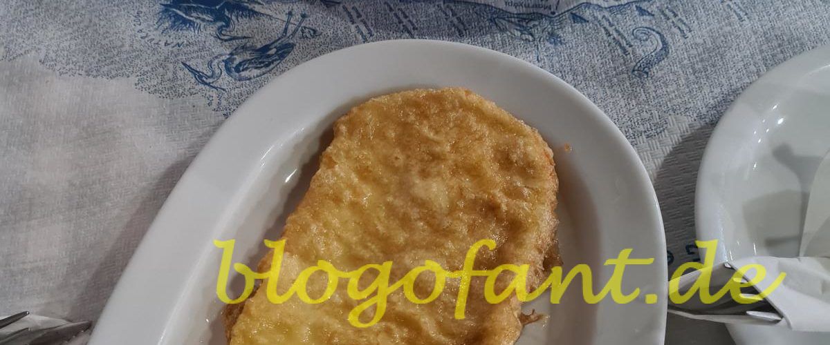 Griechischer Saganaki aus Rigato Käse 1 Griechischer Bauernsalat mit Schafskäse und Saganaki
