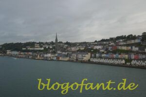 Entdecken Sie Cork und Cobh mit dem Kreuzfahrtschiff 17 Cobh, Queensland, bunte Häuser, Cobh Kirche, Titanic