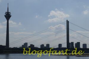 25 besten Sehenswürdigkeiten in Düsseldorf 13 Düsseldorf, Rheintower, Turm, Rheinbrücke